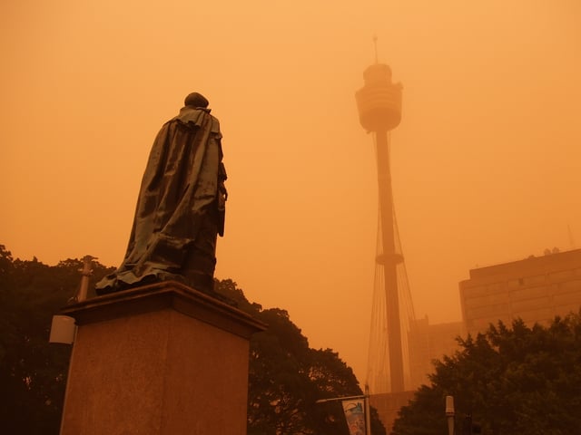 Dust storm over Sydney CBD with the Sydney Tower in background (September 2009).
