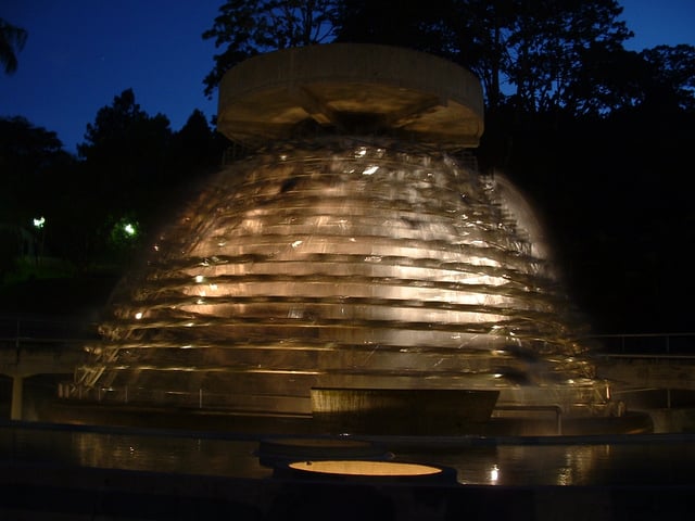 Estructura Hidrocinética was designed in 1975 by Gabriel Martín Landrove