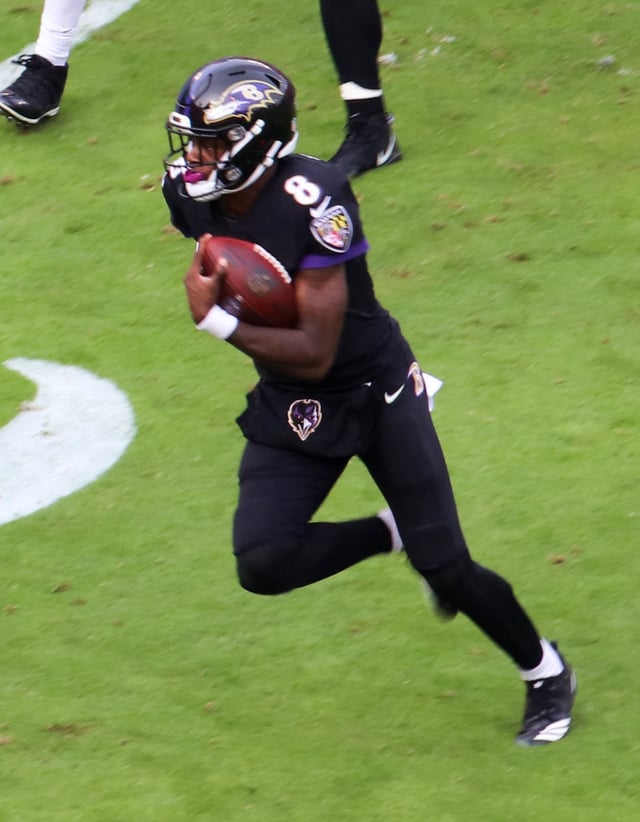 Jackson rushing against the Cincinnati Bengals in 2018