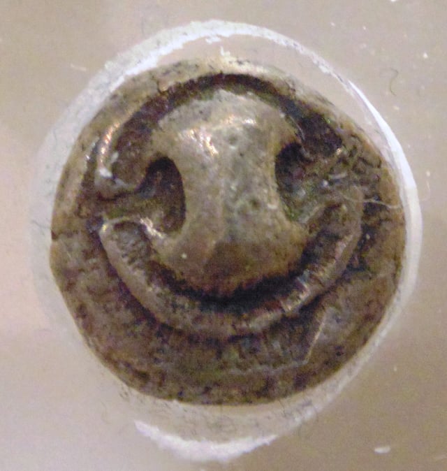Ancient coin depicting a Boeotian shield, AM of Thebes