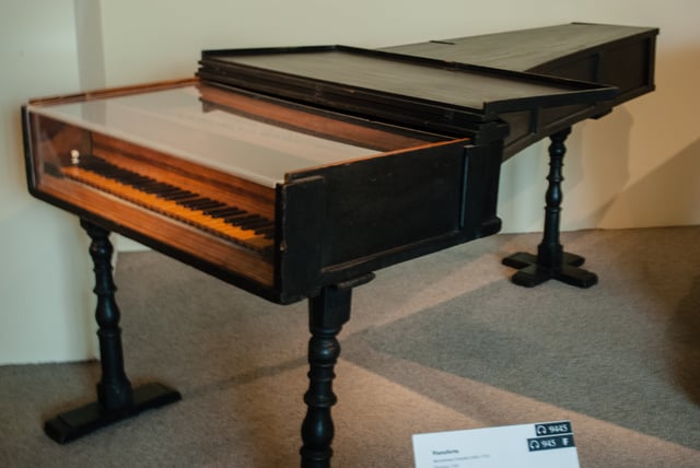 1720 fortepiano by Italian maker Bartolomeo Cristofori, the world's oldest surviving piano, Metropolitan Museum of Art, New York City