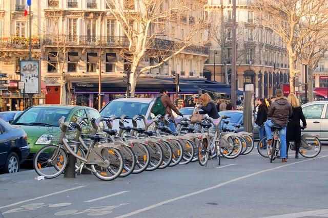 Vélib' at Place de la Bastille
