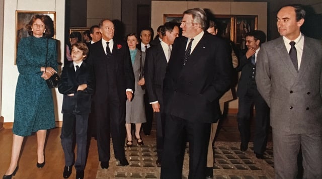 10-year-old Justin Trudeau touring the Palais des Beaux-Arts de Lille with his father and French Prime Minister Pierre Mauroy, November 8, 1982