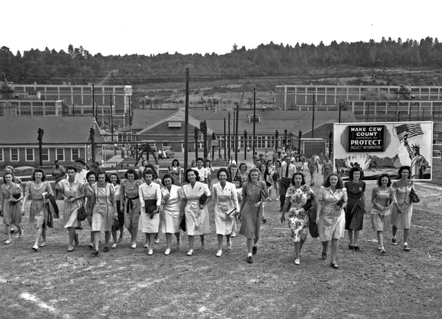 Shift change at the Y-12 uranium enrichment facility at the Clinton Engineer Works in Oak Ridge, Tennessee, on 11 August 1945. By May 1945, 82,000 people were employed at the Clinton Engineer Works. Photograph by the Manhattan District photographer Ed Westcott.
