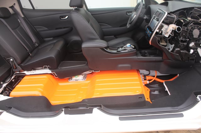 Location of the Leaf lithium-ion battery pack below the seats