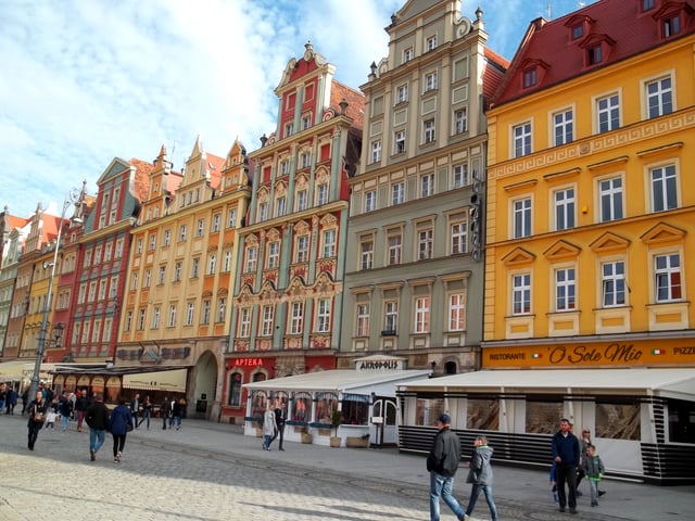Tenement houses on south side of Market Square