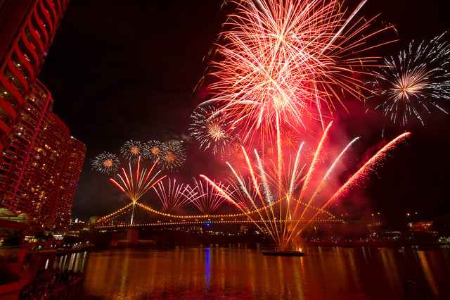 Fireworks over the story bridge at Riverfire 2012