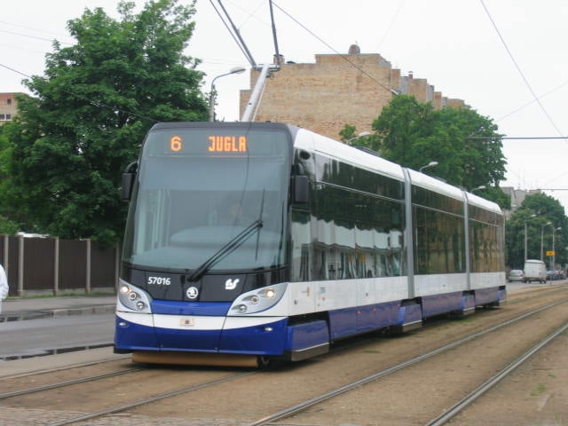 A Škoda 15 T tram in Riga