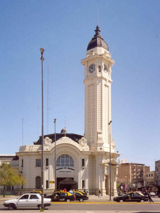 Front entrance and clock tower of the Mariano Moreno Bus Terminal in Rosario.