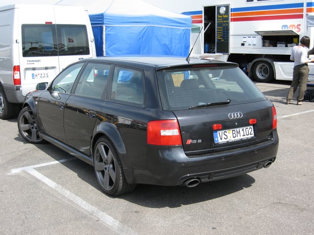 Audi RS6 Plus, showing the 'black optics' and anthracite alloy wheels