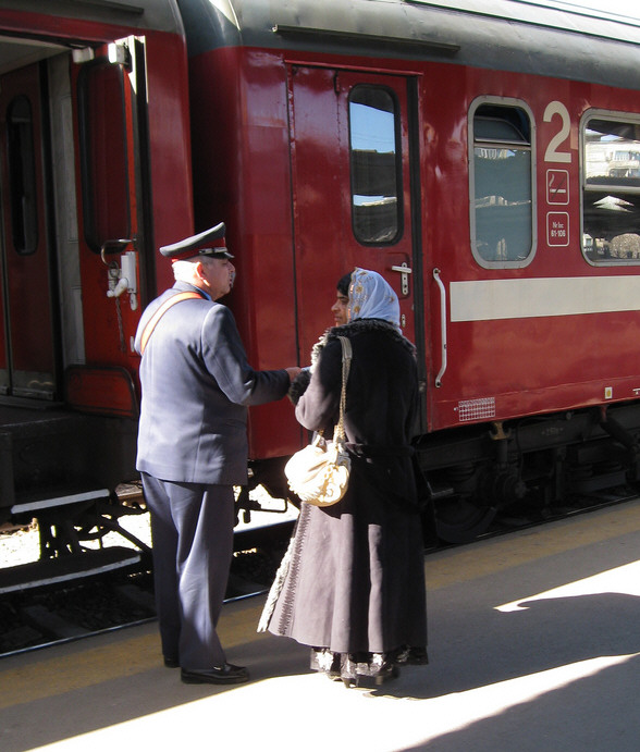 A CFR conductor ("ceferist") helping a passenger at Gara de Nord, February 2008.