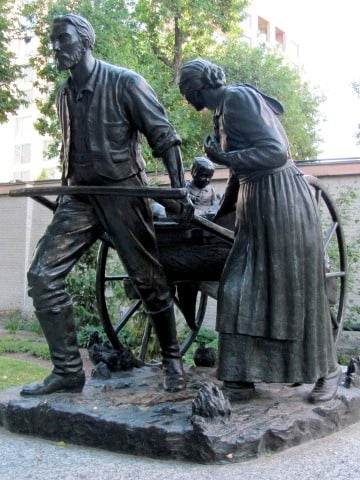 A statue commemorating the Mormon handcart pioneers