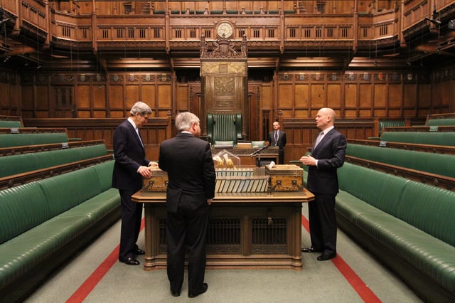 Left to right: U.S. Secretary of State John Kerry, House of Commons Speaker John Bercow and U.K. Foreign Secretary William Hague examine the despatch boxes on 25 February 2013