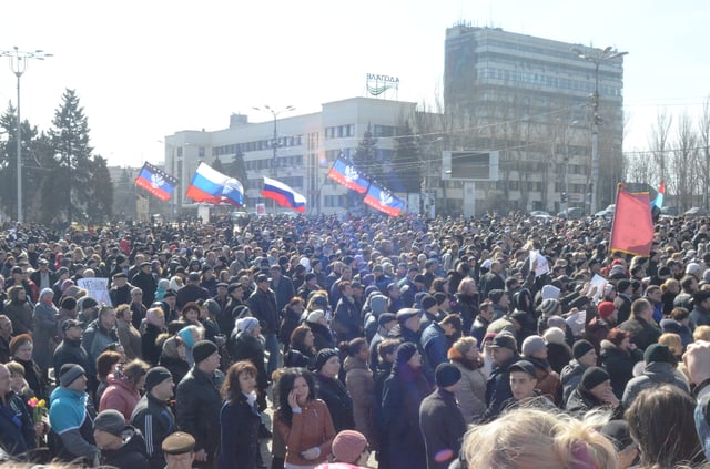 Flags of the Donetsk Republic and Russia in Donetsk, 8 March 2014