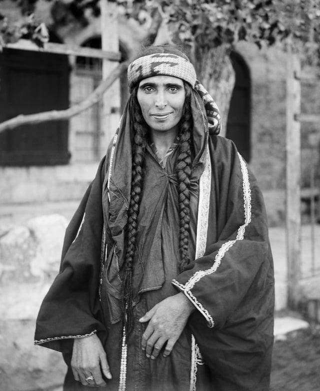 Bedouin woman in Jerusalem, 1898–1914
