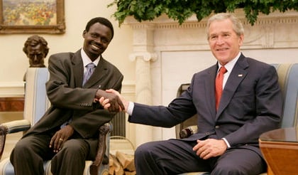 Minni Minnawi with U.S. President George W. Bush after he signed the May agreement.