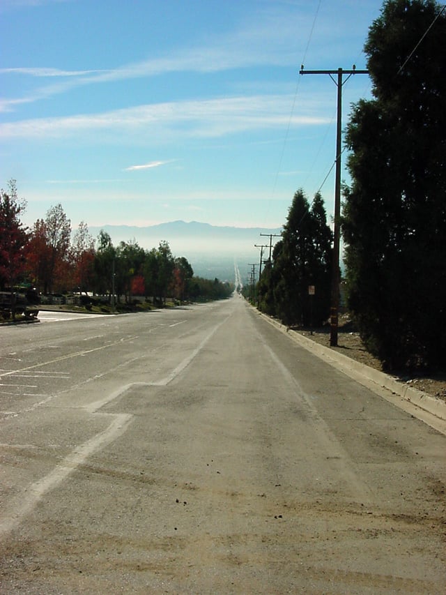 The Inland Empire is also subject to Santa Ana Winds that lead to generally clear days, free of smog or the marine layer. Note how the street that 'faded' into the smoggy haze and the Santa Ana Mountains that were completely obscured in the adjacent image are now visible.
