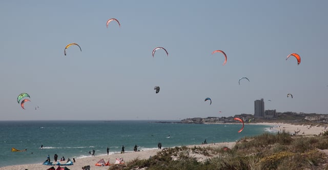 Kitesurfing in Table Bay