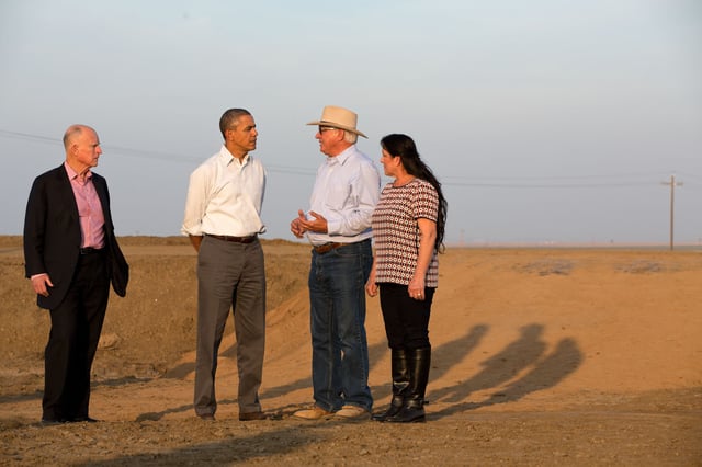 President Barack Obama discussing the drought in California with farmers, 2014
