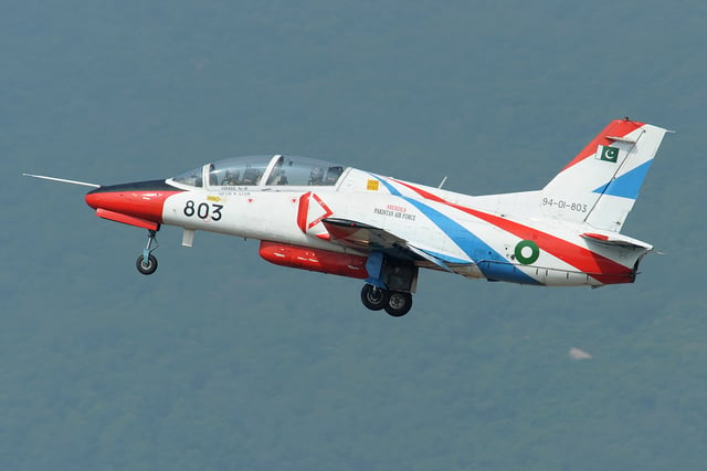 A Pakistani Hongdu JL-8 trainer