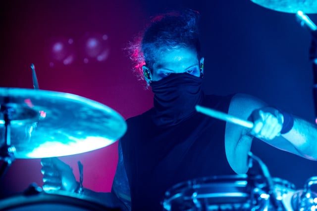 Dun performing with Twenty One Pilots in Munich, Germany in 2016