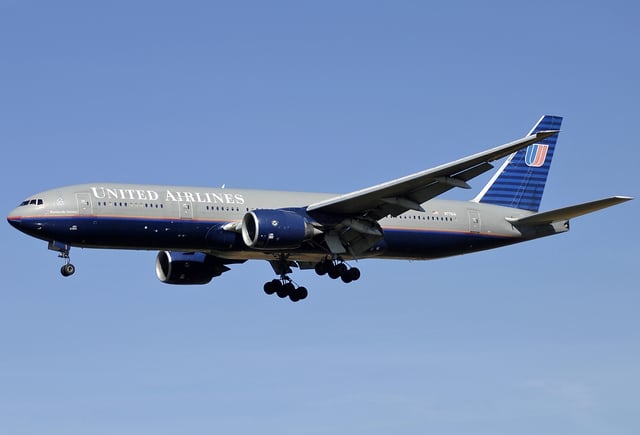on May 15, 1995, United Airlines received the first 777-200 and made the first commercial flight on June 7