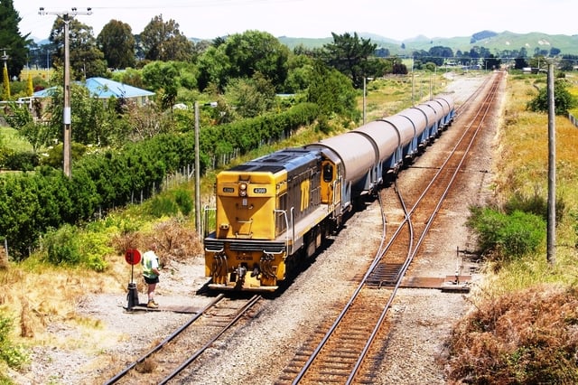 DC4398 shunts milk tanks from Palmerston North at Oringi, 2008.