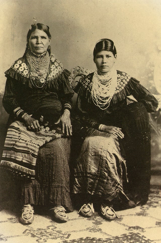 Jennie Bobb and her daughter, Nellie Longhat (both Delaware), Oklahoma, 1915