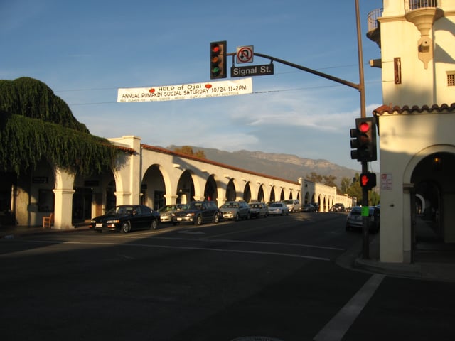 Ojai Arcade, built in 1917 in the Spanish Colonial Revival style. Post Office tower at right.