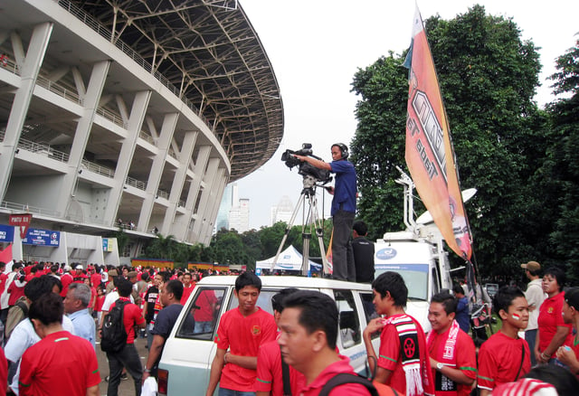 Metro TV at Gelora Bung Karno Stadium, reporting the 2010 AFF Championship