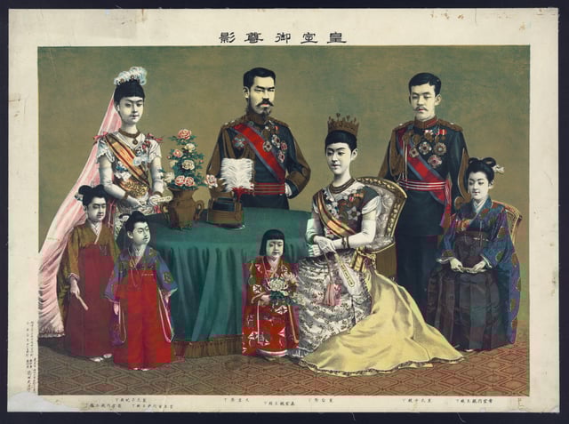 The Imperial Family in 1900. From left to right: Princess Kane, the Crown Princess, Princess Fumi, the Emperor, Princess Yasu, the Empress, the Crown Prince and Princess Tsune.