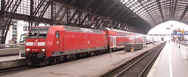 Train at Köln Hauptbahnhof