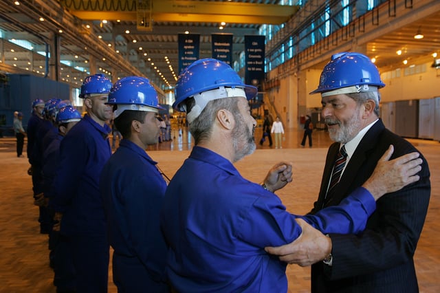 Lula on a visit to the Brazilian Aluminium Company