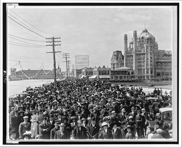 Atlantic City Boardwalk crowd in front of Blenheim hotel, 1911 (retouched)