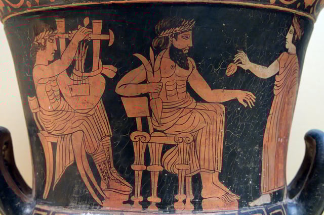 Zeus (Etruscan Tinia, Roman Jupiter) holding a three-pronged lightning bolt, between Apollo and Hera/Juno (red-figure calyx-krater from Etruria, 420-400 BC)