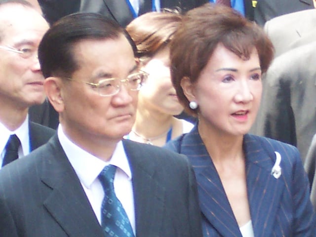 Lien Chan and his wife, Lien Fang Yu, in Nanjing