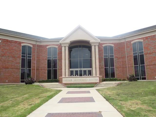 The Parker Academic Center at UMHB opened in 2002.