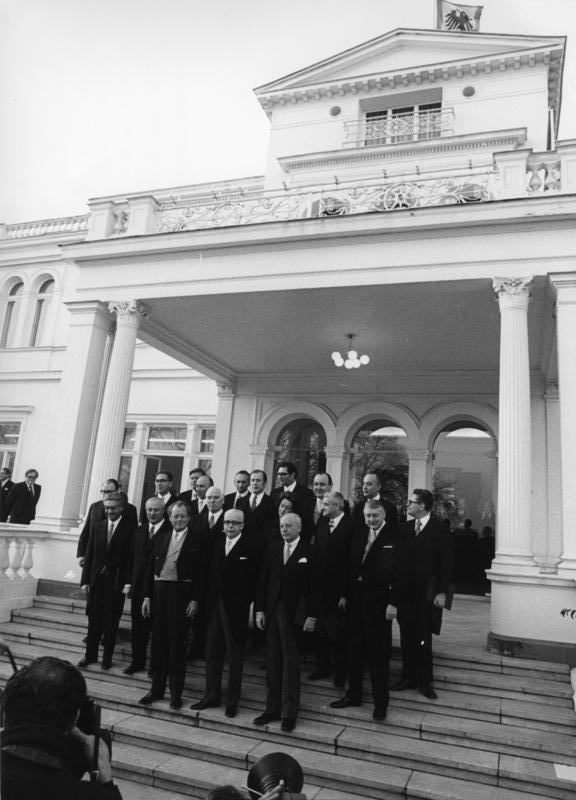 The Brandt cabinet of 1969 on the steps of President Heinemanns's residence in Bonn, the Villa Hammerschmidt