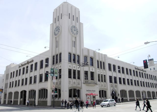 The current Chronicle Building at 901 Mission Street was commissioned in 1924 (2017).