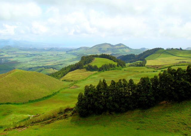 Pasturelands in the Picos region: the debris field that joined the Sete Cidades Massif and Água de Pau Massif that united the island of São Miguel.