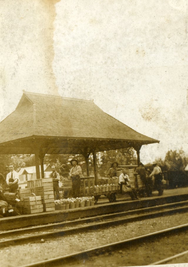 Beamsville market stall at railway