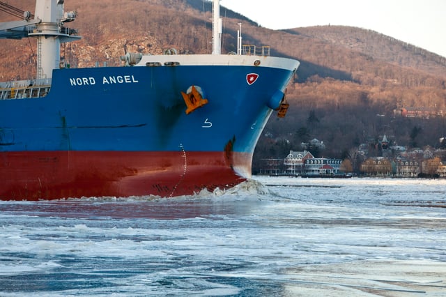 The bulk carrier Nord Angel breaking ice on the Hudson