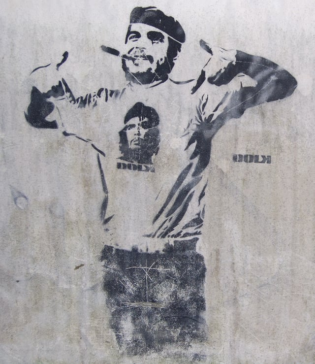 "Che" by Dolk is painted on a building at Strandkaien in Bergen