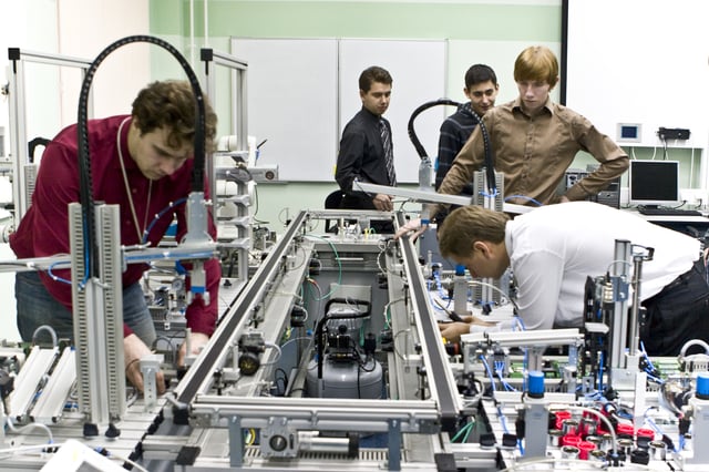 Students in a laboratory, Saint Petersburg State Polytechnical University