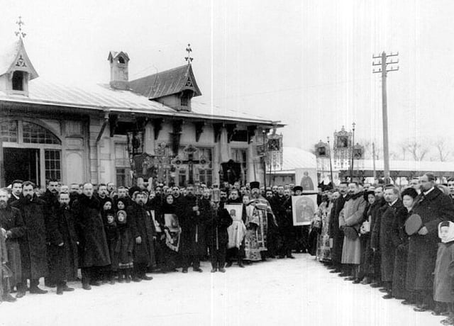 In Pushkin, Saint Petersburg, a procession to promote temperance in front of the Tsarskoye Selo Railway station (1912)