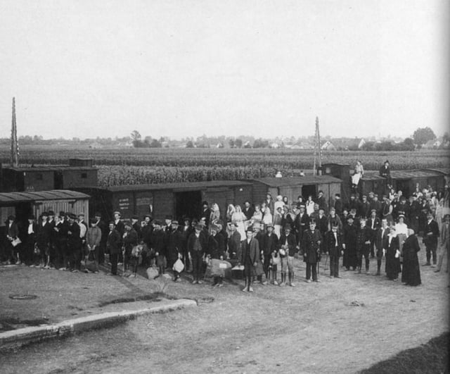 Refugee transport from Serbia in Leibnitz, Styria, 1914