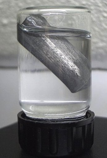 Lithium floating in oil