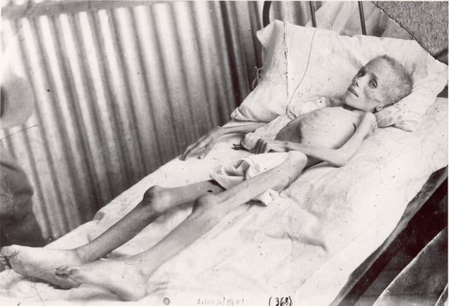 Lizzie van Zyl, a Boer child, visited by Emily Hobhouse in a British concentration camp