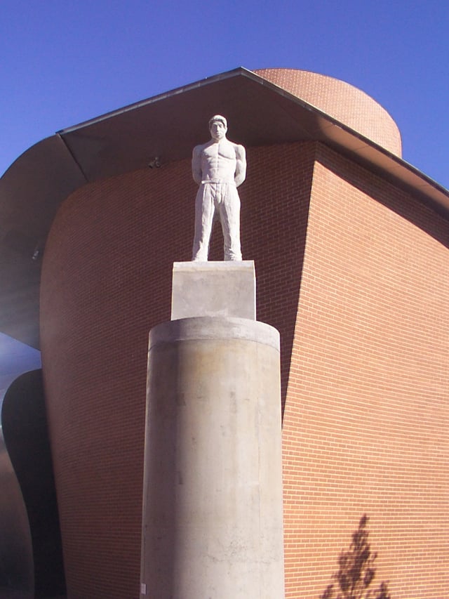 Statue of Shakur at the MARTa museum in Herford, Germany