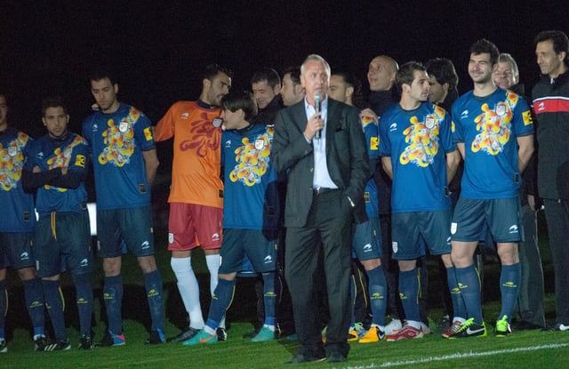 Cruyff with the Catalonia national team in January 2013